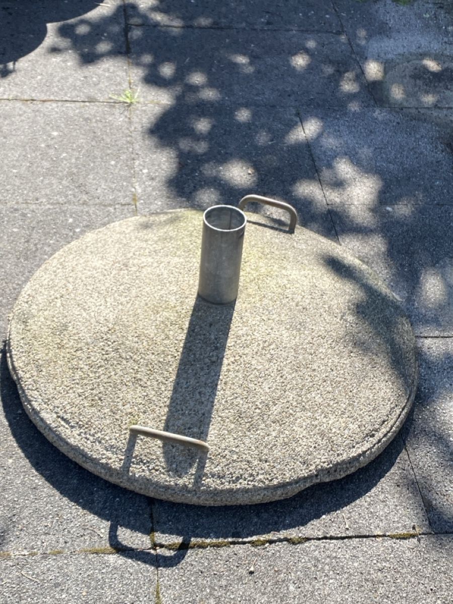 Altro: Schirmständer Betonsockel – Usato da Schmerikon venduto da wespejr 1