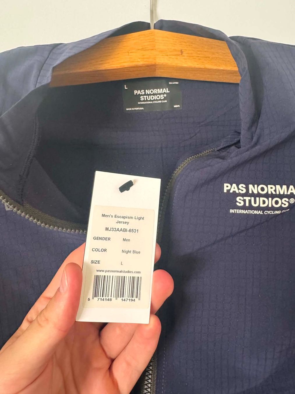 Pas Normal Studios Maillots de corps & Pantalons: PAS NORMAL STUDIO, Escapism Trikot, Grösse L – Neuf avec emballage d'origine à Basel par kon_2l5h