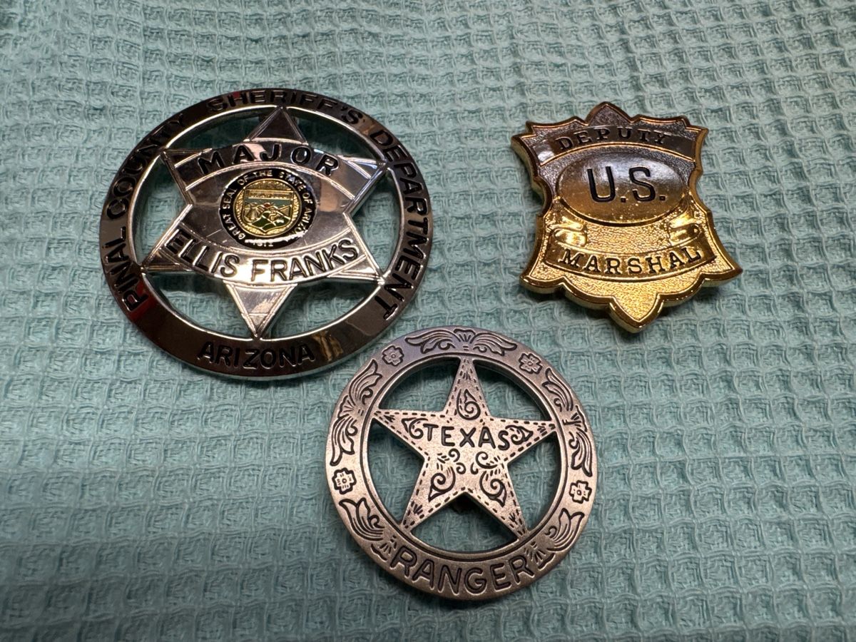 Plaquettes & Badges: Sherrif Abzeichen aus Metall, unecht – Neuf (Voir description) à Maisprach par 4464