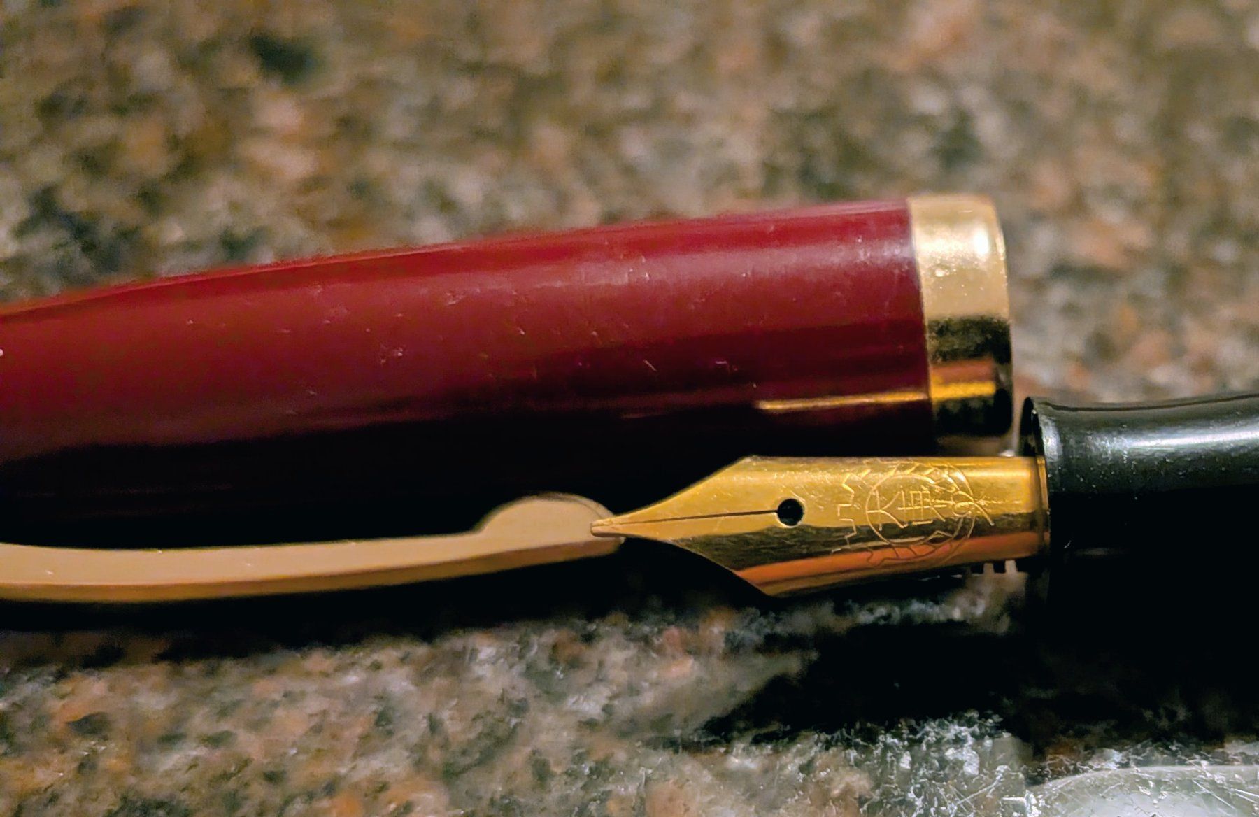 Penna & Evidenziatori: Füllfederhalter bordeaux Gold Design – Nuovo (secondo la descrizione) da Bern venduto da KlickUndWeg 1