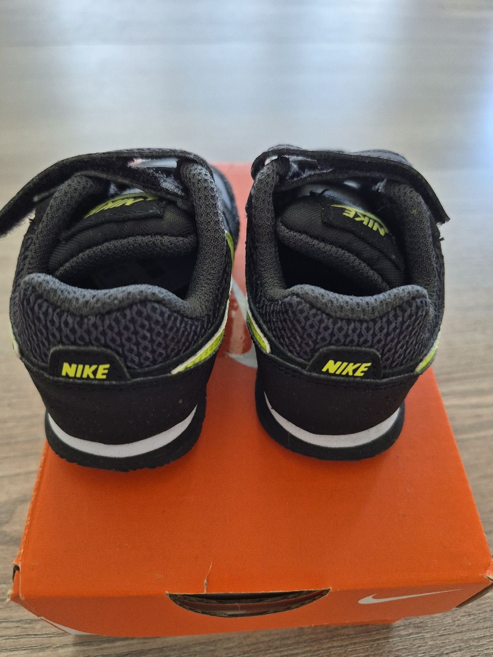 Nike Scarpe per ragazzi: NEUE Nike Kinder Turnschuhe Gr. 18.5 – Nuovo (secondo la descrizione) da Adliswil venduto da Ci5671 5