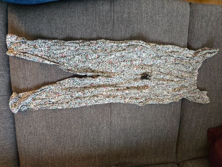Jumpsuit ca. Gr. 116 mit Loch