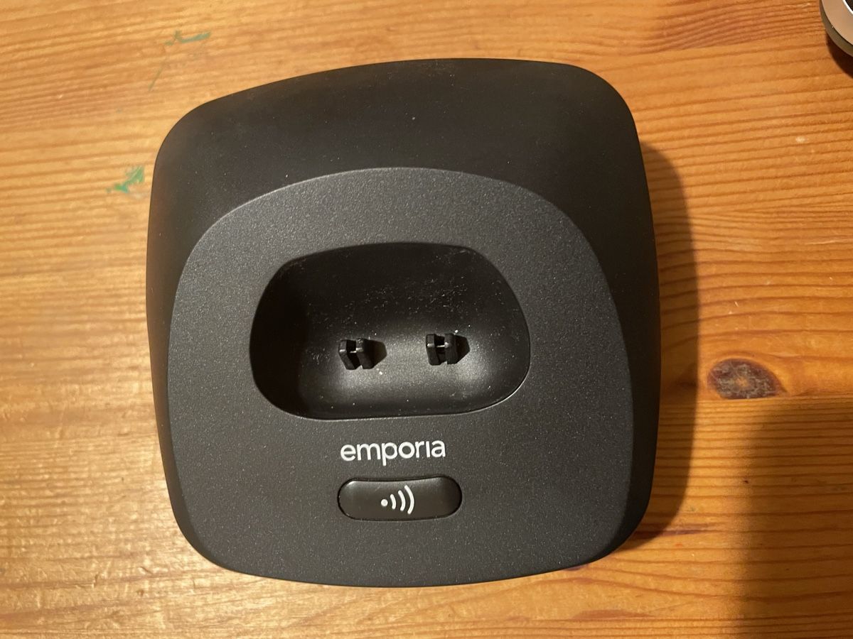Emporia Telefone: Senioren- Telefon mit Ladestation – Gebraucht aus Basel von Drbebbi 2