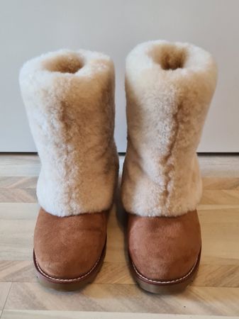 Warme Lammfell Winterstiefel Stiefel Gr. 38 UGG Australia