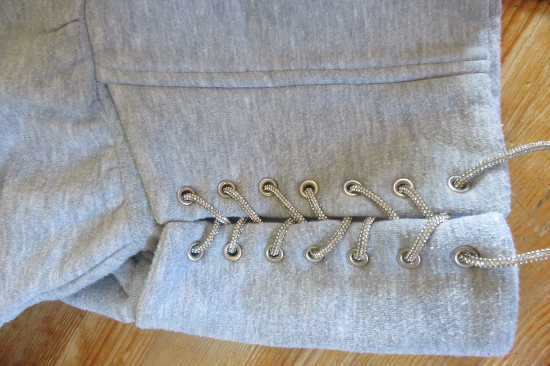 Maglioni & Felpe: Mädchen Kapuzenpullover, warm Gr. M/158 – Usato da Steckborn venduto da Bibendum02 6