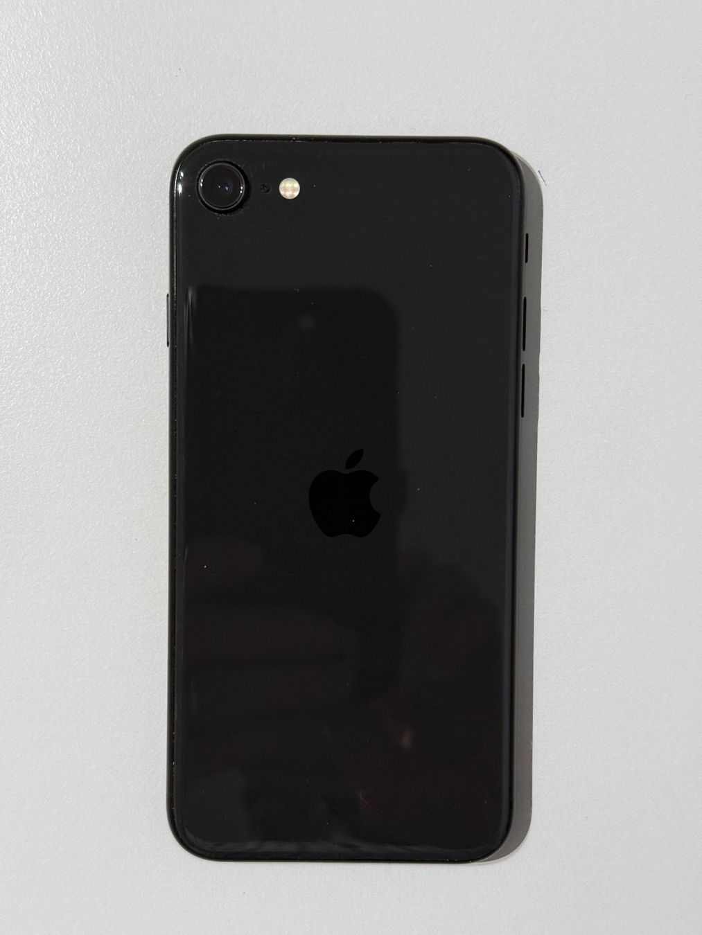 Apple Portables: IPhone SE, 2021 64 GB – D'occasion à Adliswil par Naxos 1