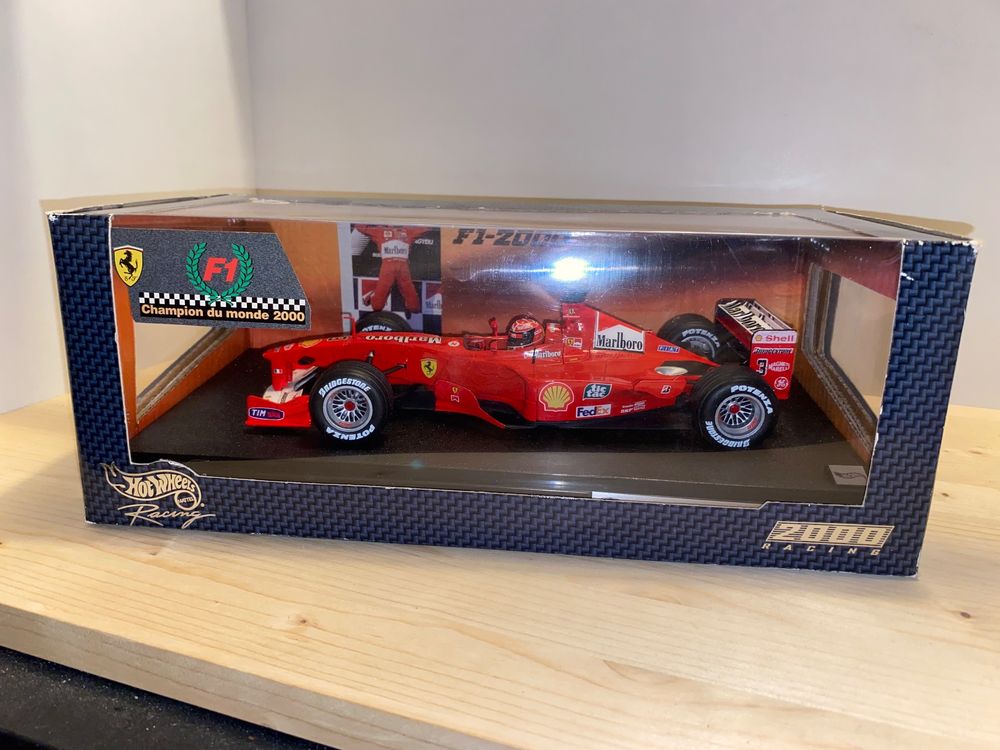Casque Ferrari Michael Schumacher Collection Marlboro Minichamps - échelle 1/8 - Très Rare - Neuf