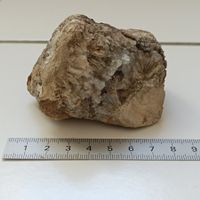 Bergkristall und Quarzader in Kalkstein