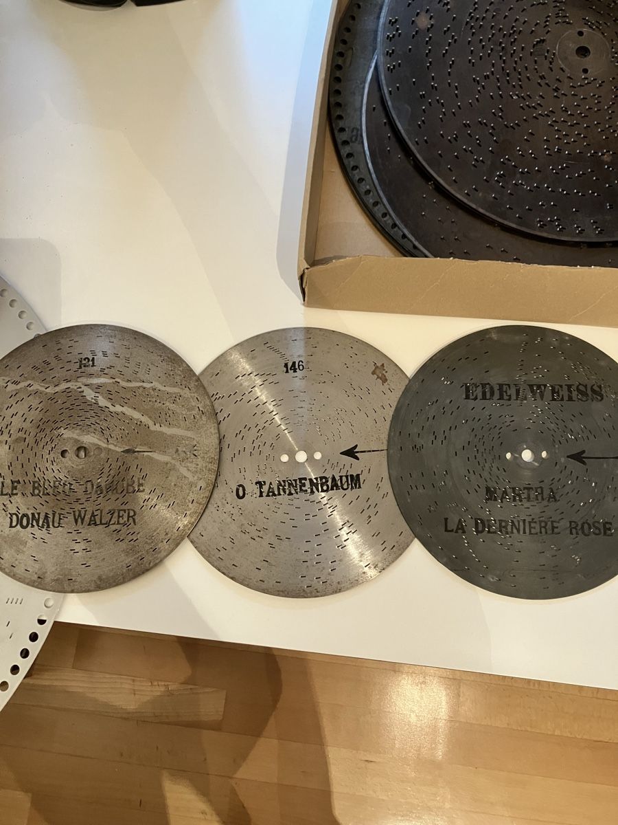 Piatti di portata: Blechloch Musikplatten Kalliope gebraucht – Usato da Winterthur venduto da CocoTheCat 1