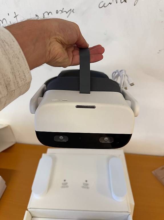 Casco VR: Pico Neo 2 Standalone VR-Headset mit 2 Controllern – Usato da Zürich venduto da mat_jpl5 2
