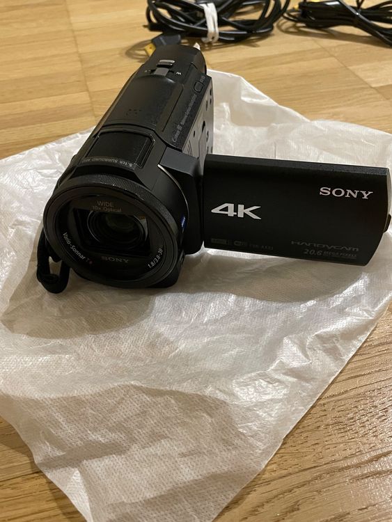 Sony AX33 4K Handycam mit Exmor R CMOS Sensor inkl. Zubehör (Neu ...