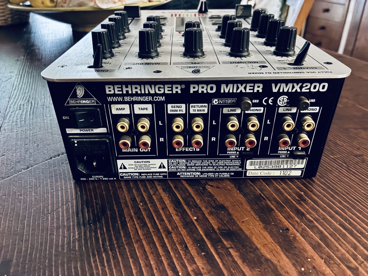Behringer Mischpulte: Behringer VMX200 DJ Mixer 2 channels gebraucht – Gebraucht aus Zürich von Giallotto 2