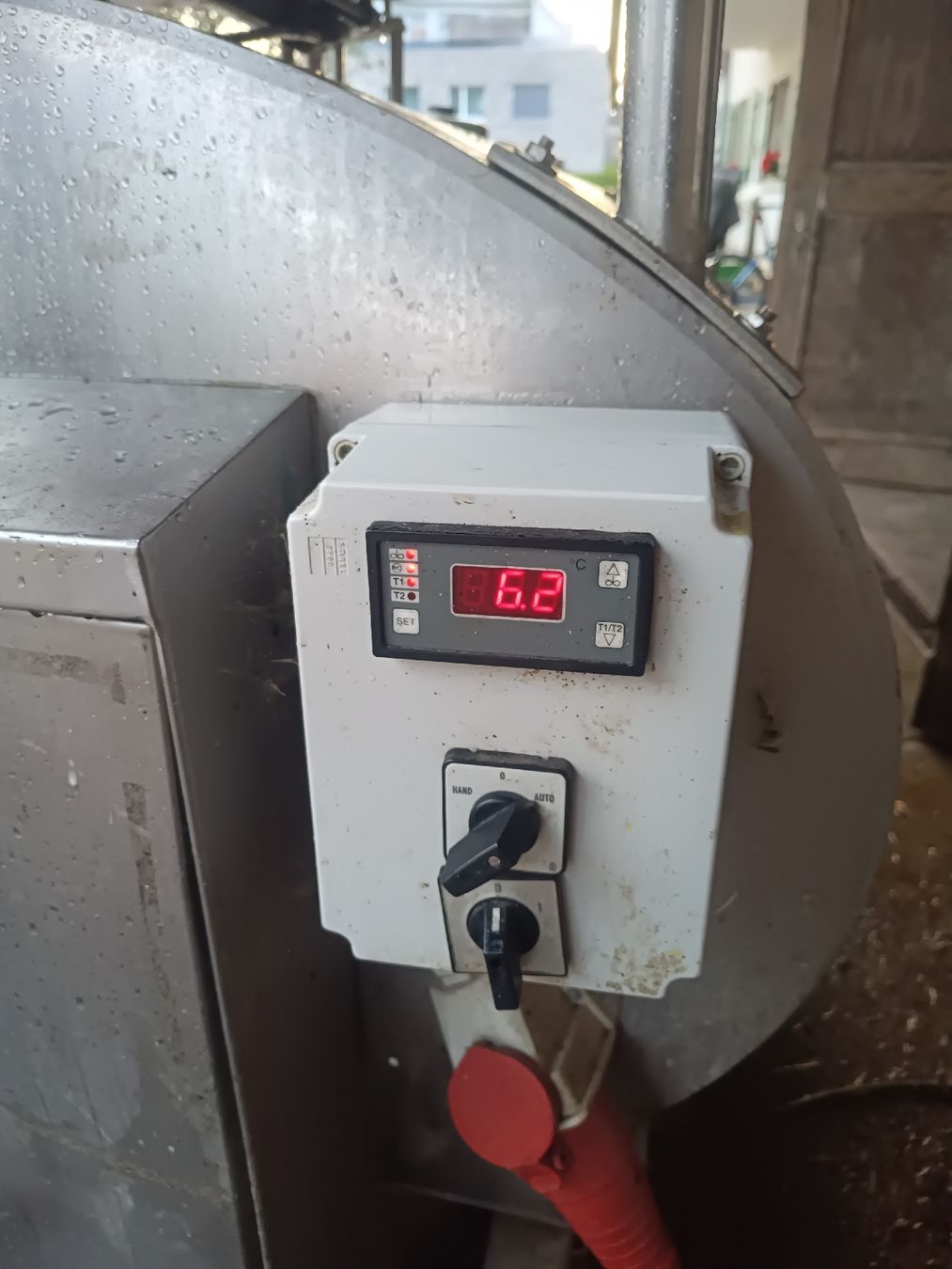 Équipements de traite: Milchtank mit kühlung – D'occasion à Härkingen par dom_5vdg 5