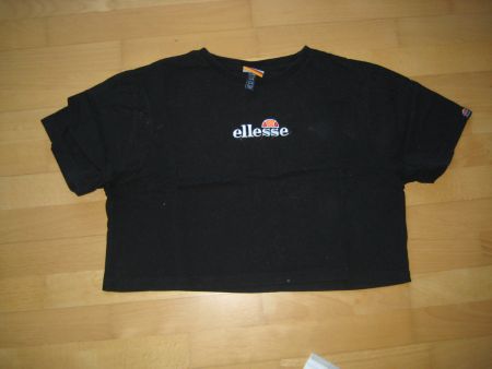 kurz Tshirt schwarz mit Druck ellesse Grösse 40