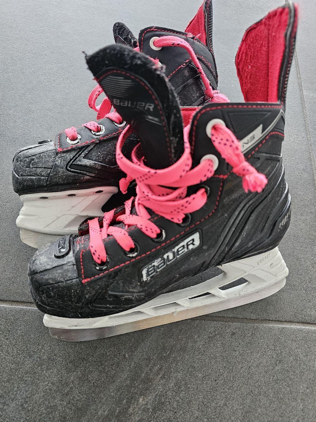 Bauer Pattini da ghiaccio: Bauer Eishockey Schlittschuhe Grösse 32 – Usato da Uznach venduto da 8Cori8