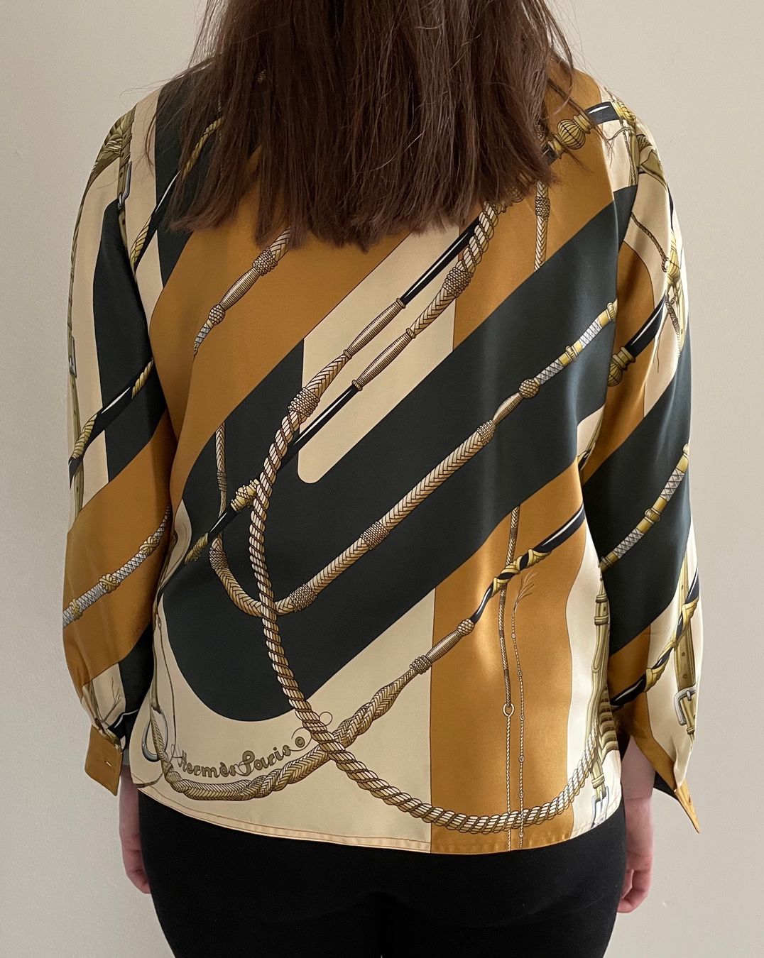 Hermès Blusen: Klassische Hermès Seiden Bluse – Gebraucht aus Küsnacht ZH von Daneser 2