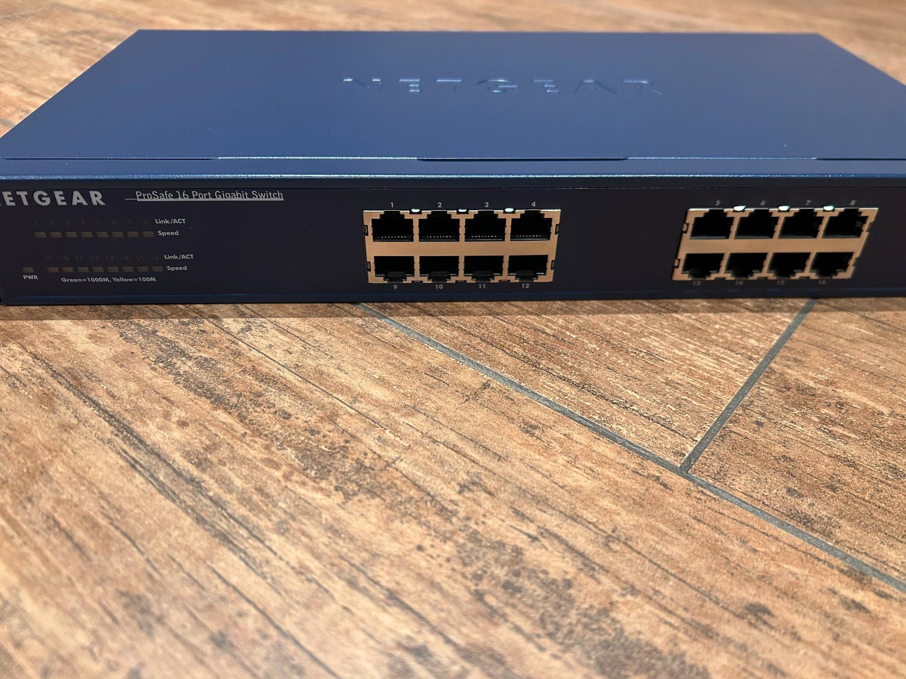 Netgear Hub & Switch: Netgear ProSafe 16 Port Gigabit Switch – Usato da Himmelried venduto da Postit 4