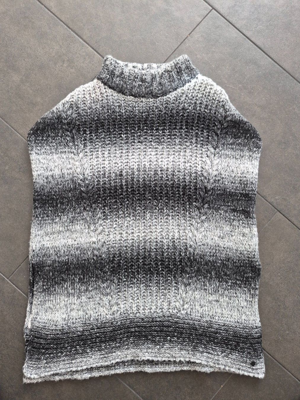 Esprit Pulls & Sweat-shirts: ESPRIT Pullover schwarz/grau  Gr. M – D'occasion à Frick par Baghira84