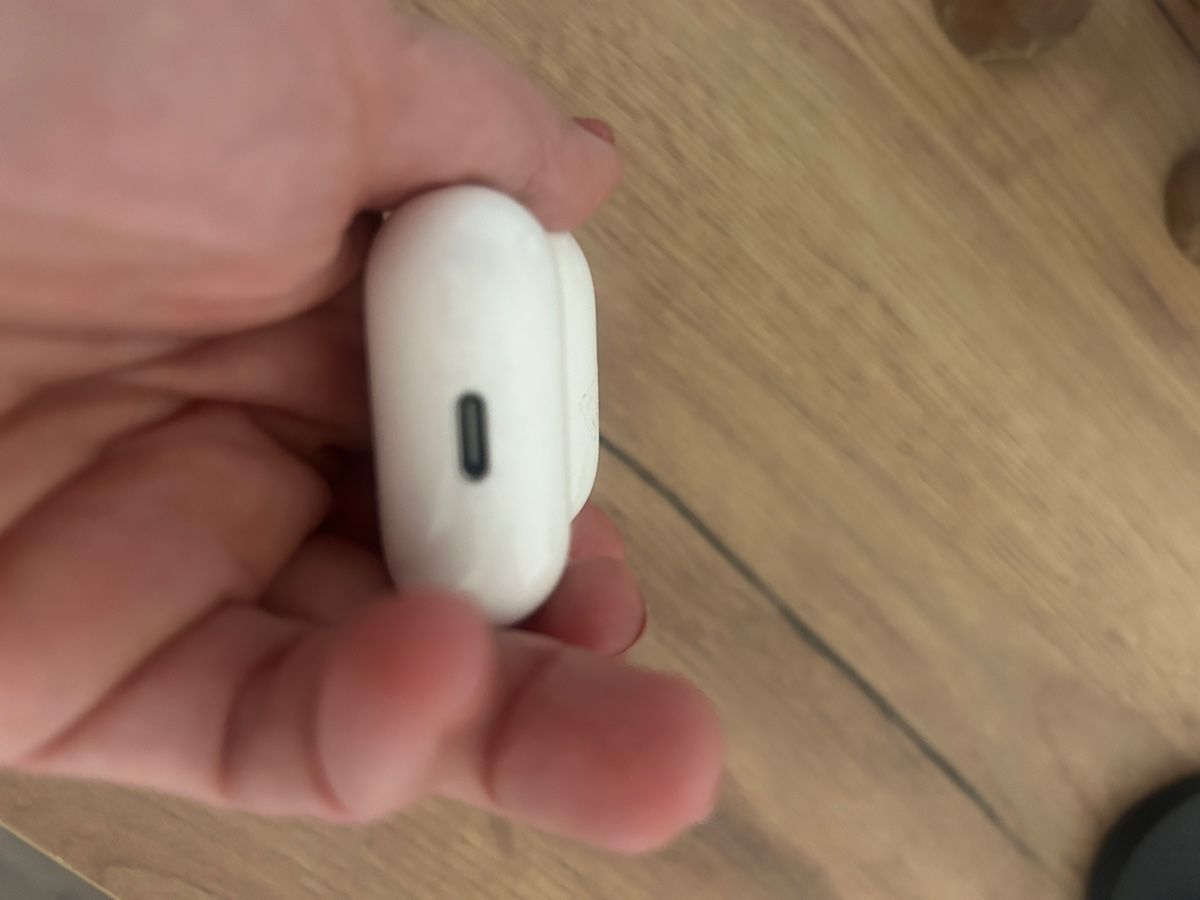 Apple Cuffie: Apple AirPods Pro Charging Case Used – Usato da Marin-Epagnier venduto da Kty_1907 2