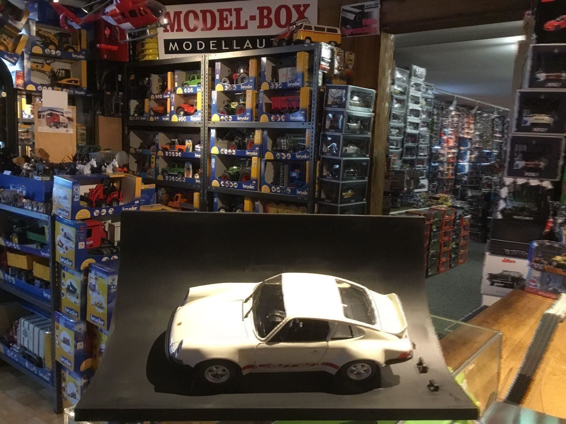 Porsche Modellini d'auto: Porsche 911 RSR 2.8 – Nuovo e nell'imballaggio originale da Erlenbach im Simmental venduto da Model_box 8