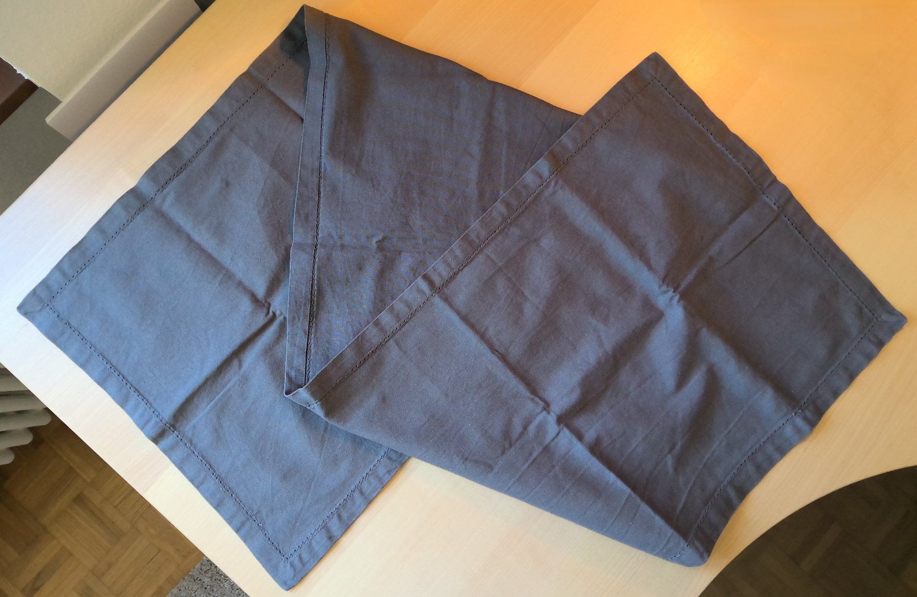 Altra biancheria da tavola: Tischläufer in grau, 40 cm x 140 cm – Usato da Basel venduto da sv_v5qb
