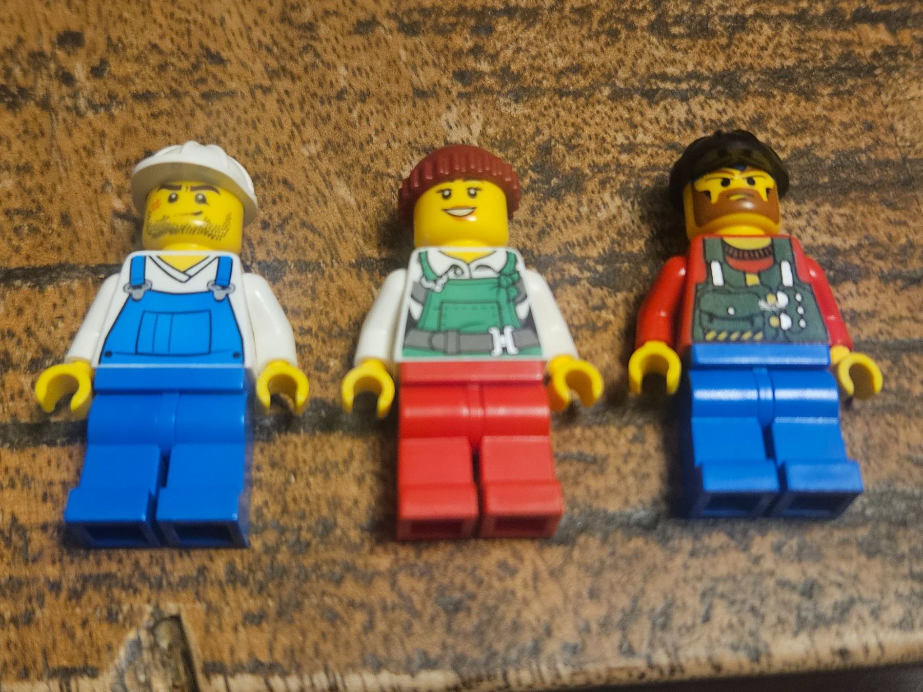 Lego Kit di costruzioni: lego lot de 3 figurines – Usato da Confignon venduto da Ecrofigs