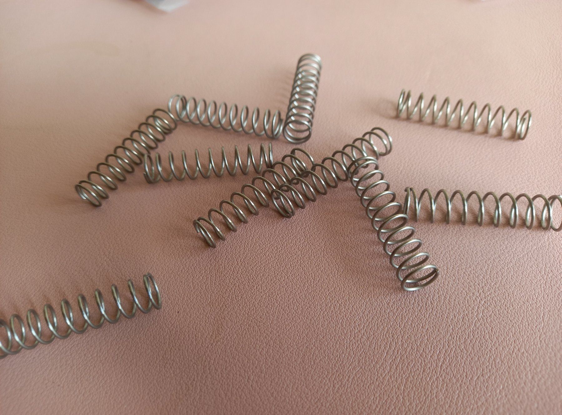 Eisenwaren: 100x Kompressionsfeder Edelstahl 8x40mm - Ressort en inox – Neu (gemäss Beschreibung) aus Bussigny von NATURALO 2