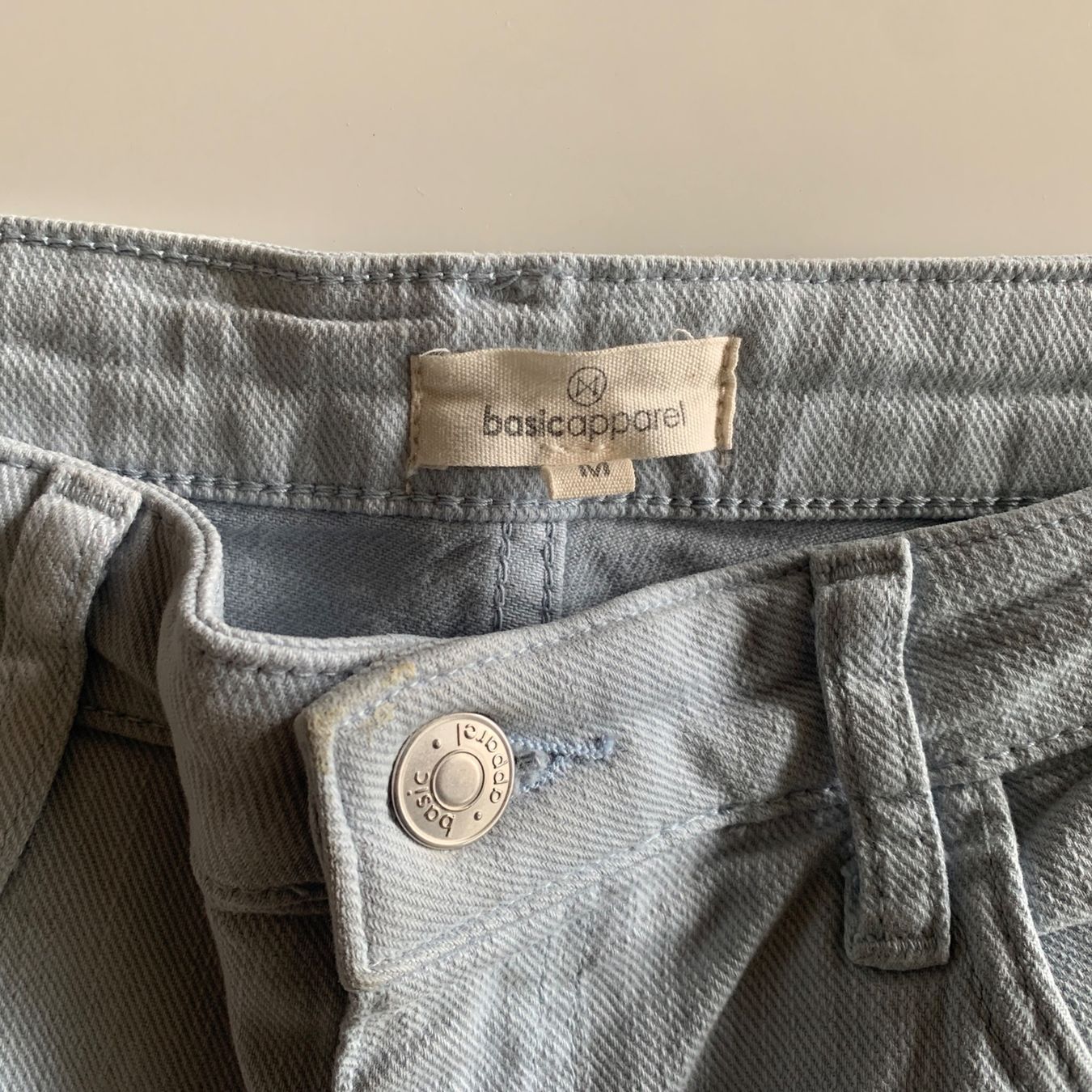 Pantaloni: Bequeme Hose von Basic Apparel, hellblau, Gr. M – Usato da Winterthur venduto da vel_6txj 2