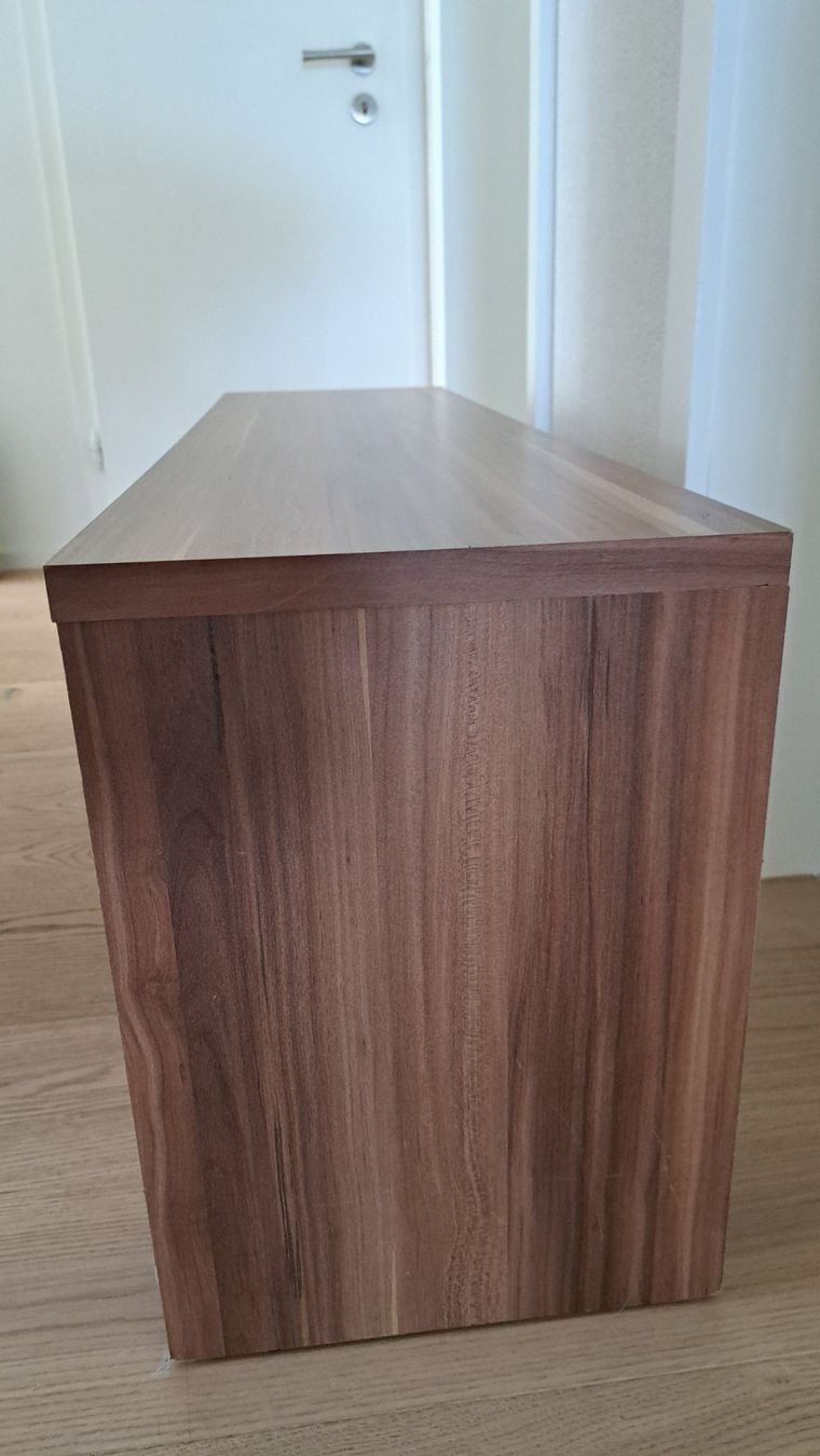 Kommoden: Mini-Lowboard in Nussbaum-Optik – Gebraucht aus Galgenen von Clementin0 1