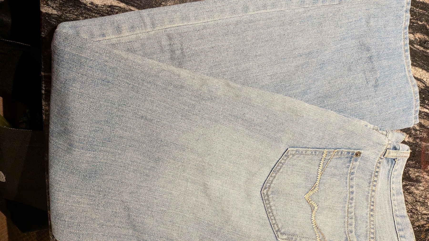 Guess Jeans: Herren Jeans GUESS – Neuf (Voir description) à Wattenwil par karinschaw 3