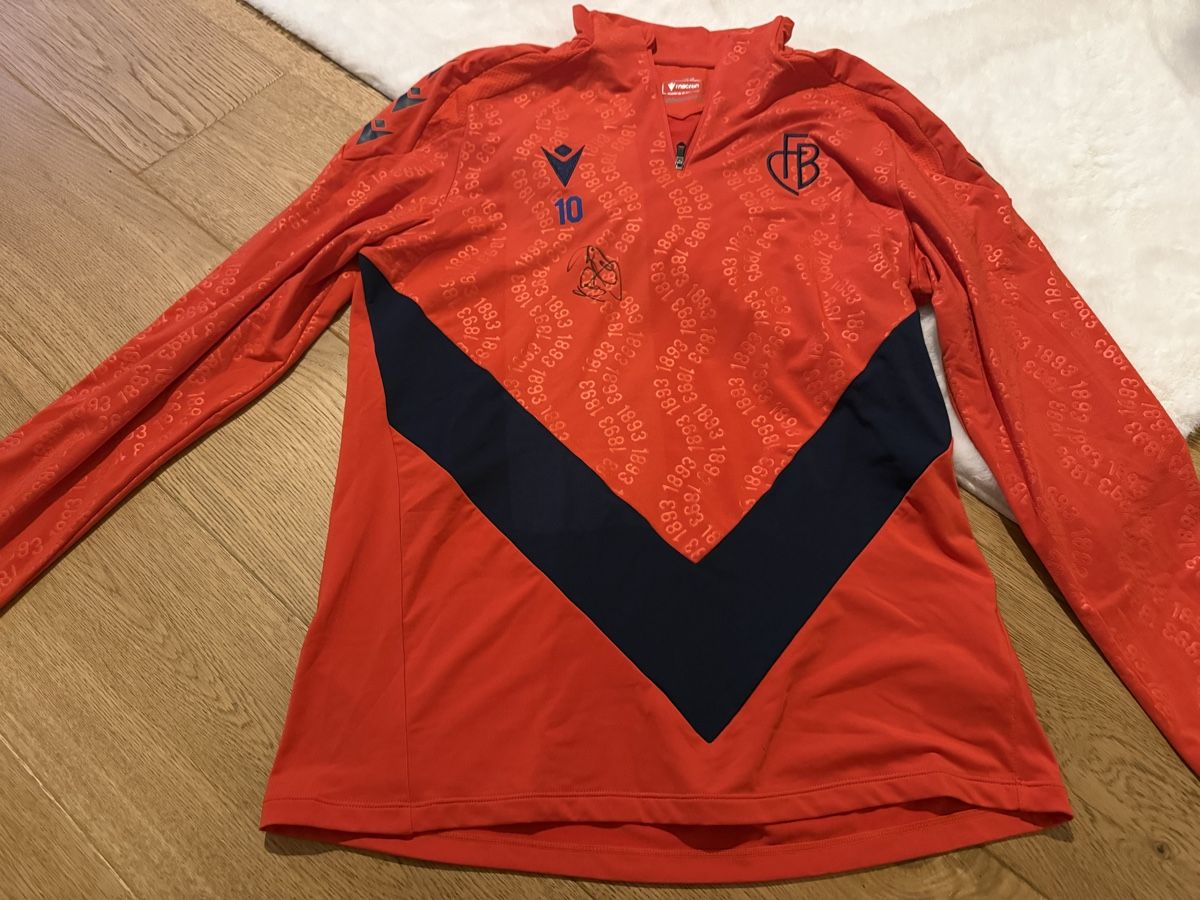 Giacche: FC Basel Shaqiri Trainings Jacke – Usato da Wängi venduto da Hami22