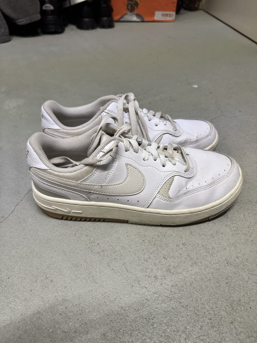 Scarpe da donna: Nike Turnschuhe weiss  – Usato da Roggwil BE venduto da joana.a16