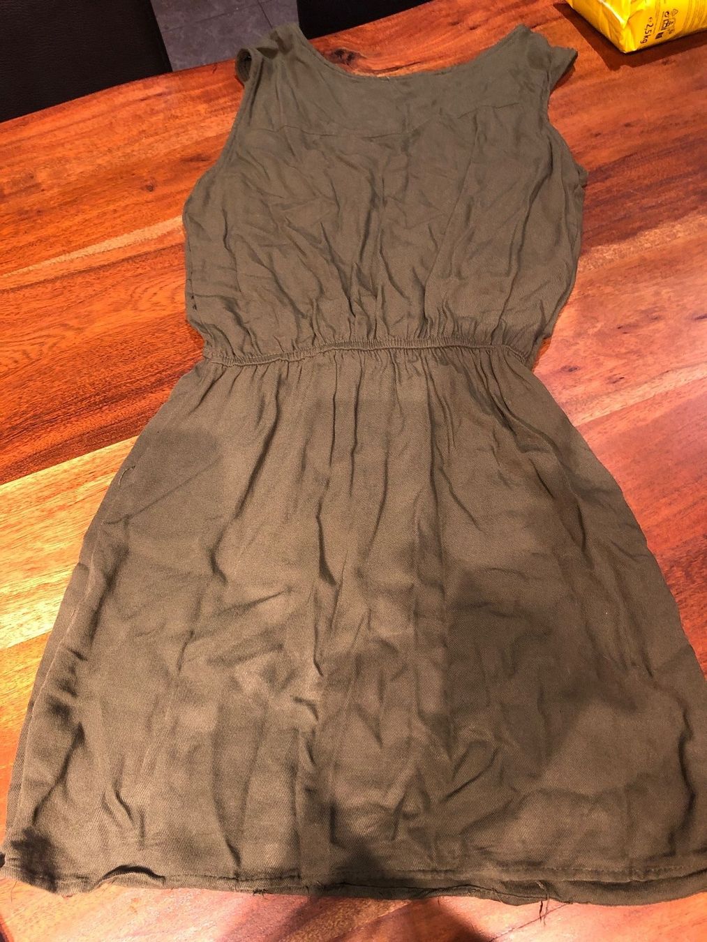 Kleider: Sommerkleid Khaki Gr. 38 – Gebraucht aus Andwil SG von schmei 2