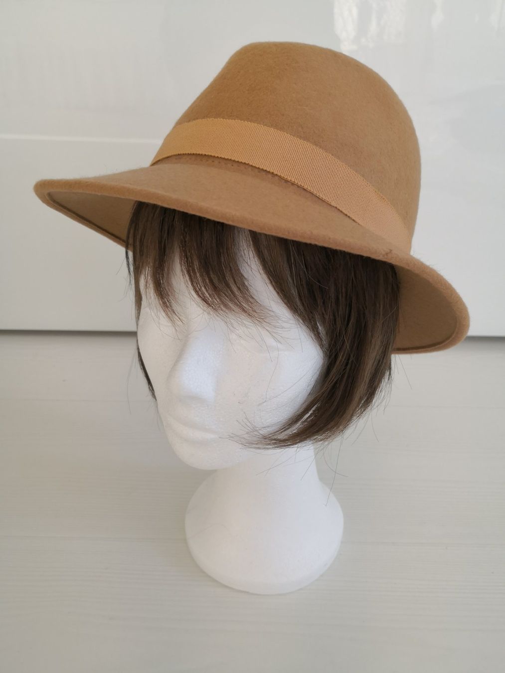 Copricapi, berretti & cappellini: 🤩HUT BEIGE MIT BAND – Usato da Olten venduto da Naja-Twins-Twins 3
