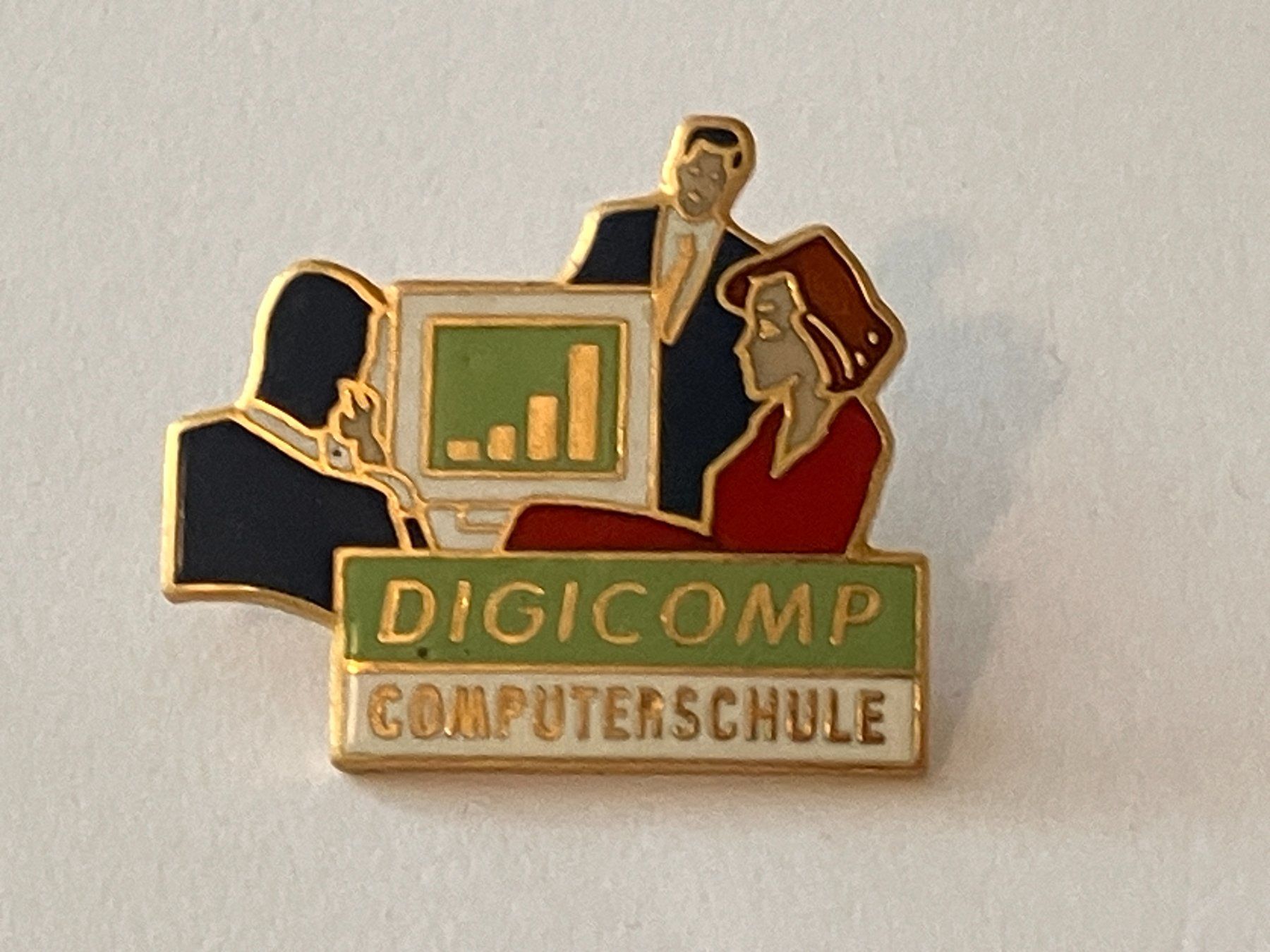 Plaketten & Abzeichen: 1 Pin Digicomp Computerschule – Gebraucht aus Basel von djwwpp
