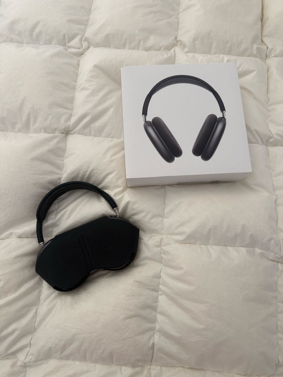 Apple Casques audio: AIRPODS MAX  – D'occasion à Cortaillod par mah_tg2m
