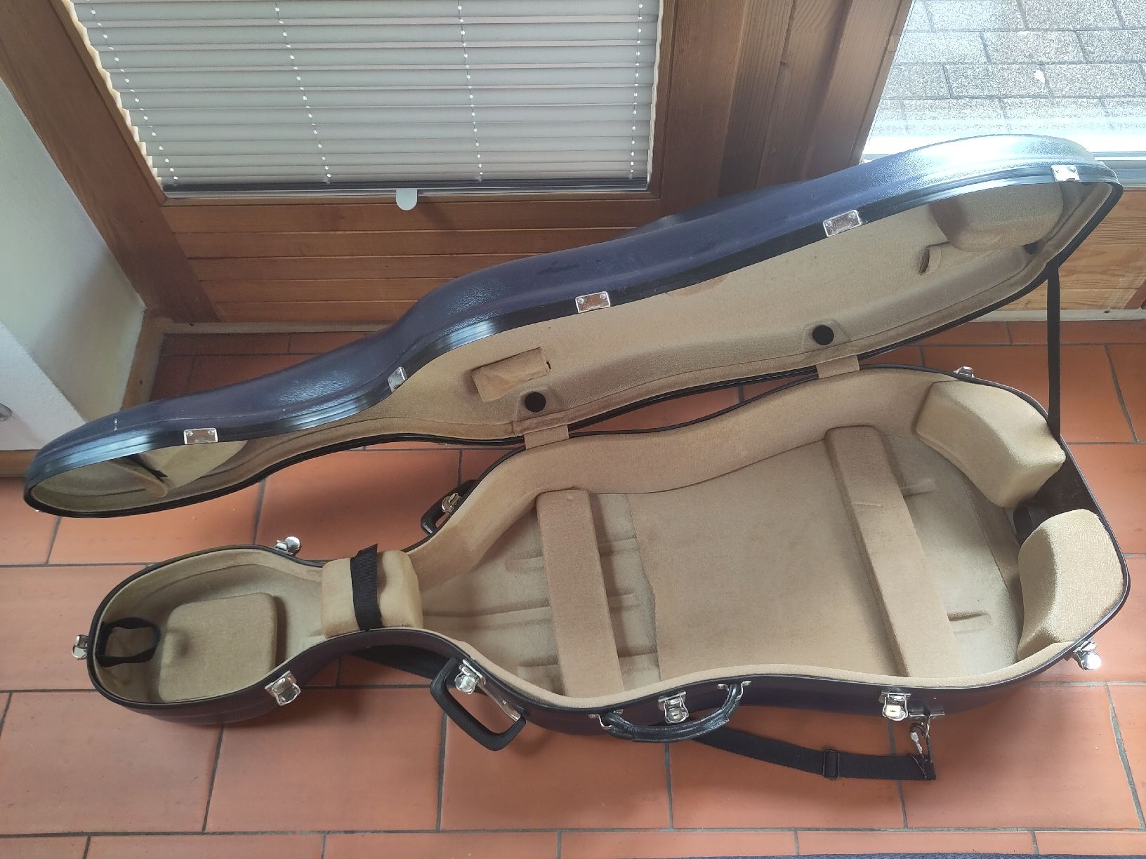Strumenti musicali: Dunkelblauer Cellokoffer mit Rollen von bam – Usato da Zürich venduto da Hoernli123 3