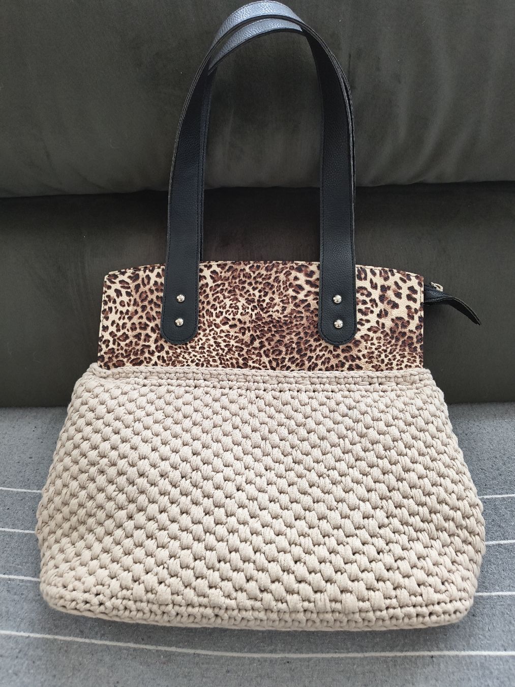 Borse da donna: Tasche, gestrickte mit Leopardenmuster – Nuovo (secondo la descrizione) da Winterthur venduto da donramimar