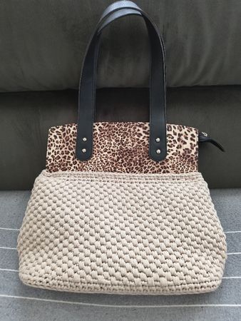 Tasche, gestrickte mit Leopardenmuster