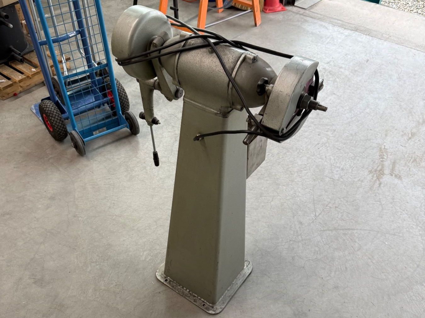 Aiguiseuses & polisseuses: VITAX Stand-Schleifmaschine – D'occasion à Liestal par T-Bazar 5