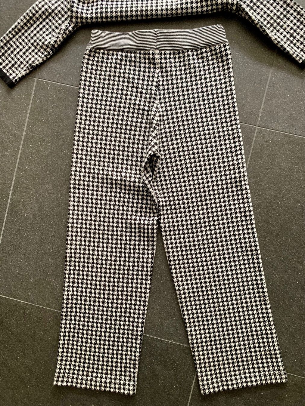 Completi & Tailleur: philo-sofie  Strick Anzug Kombi=Pulli + Hose, BW-Mix – Usato da Engelburg venduto da mamalanima 3