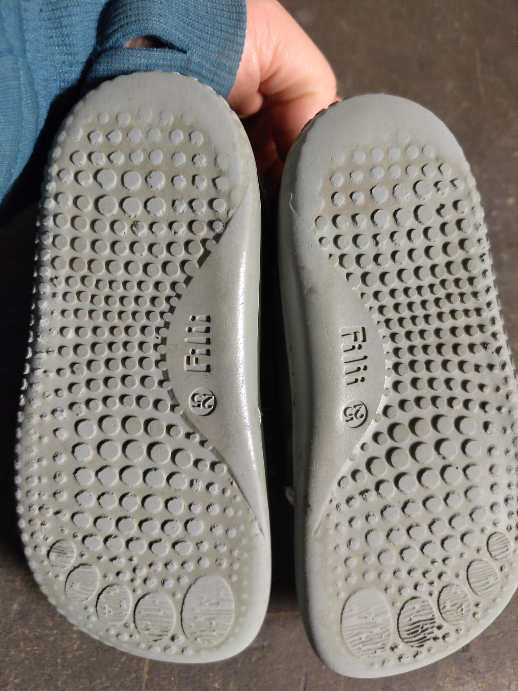 Schuhe für Jungen: Filii Barfussschuhe, grau, Gr. 25 – Gebraucht aus Däniken SO von Lu-Tze 7