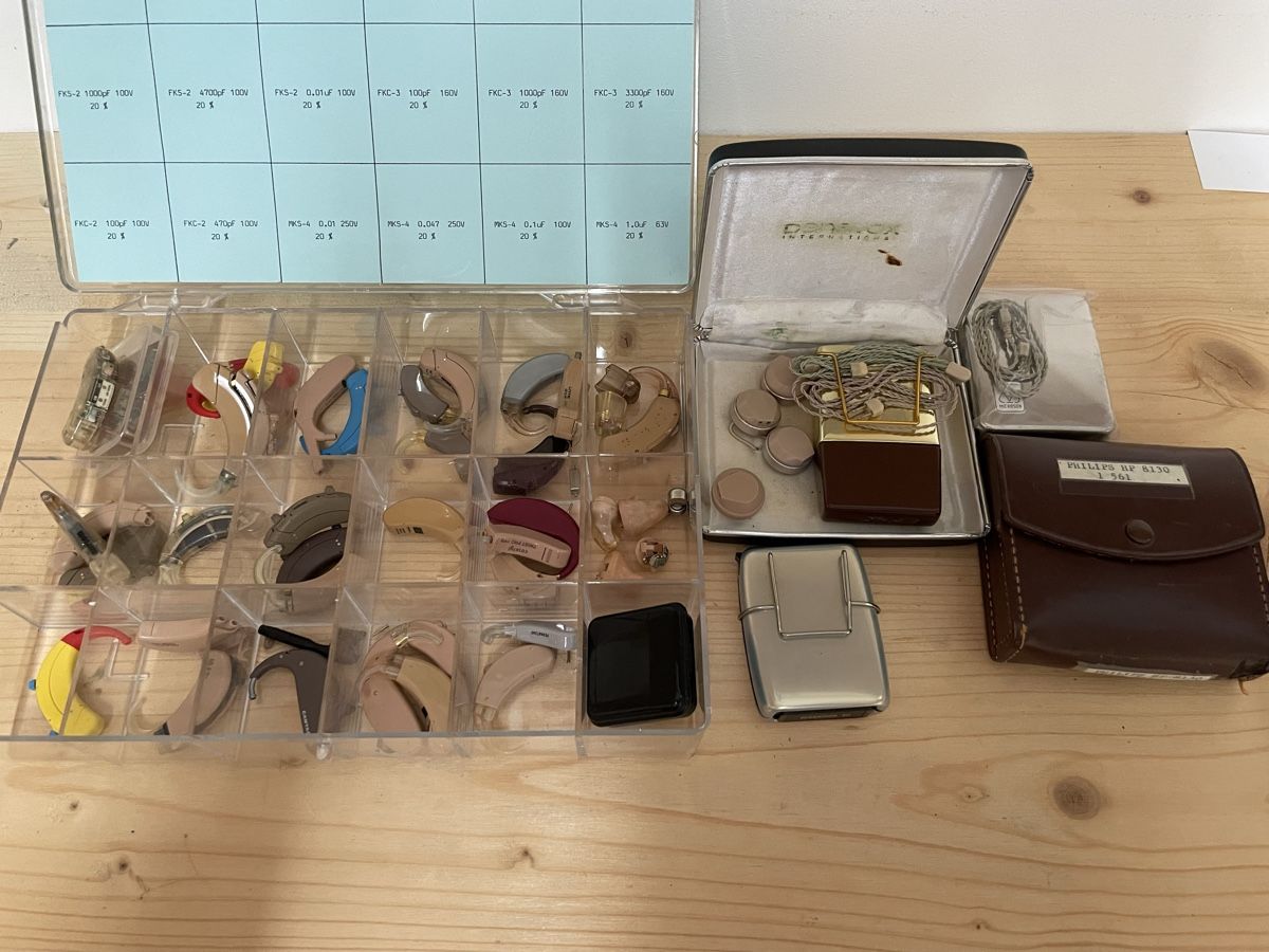 Attrezzature mediche: Hörgeräte alt, Sammlung ab ca 1960 – Difettoso da Réchy venduto da Olaf505 5