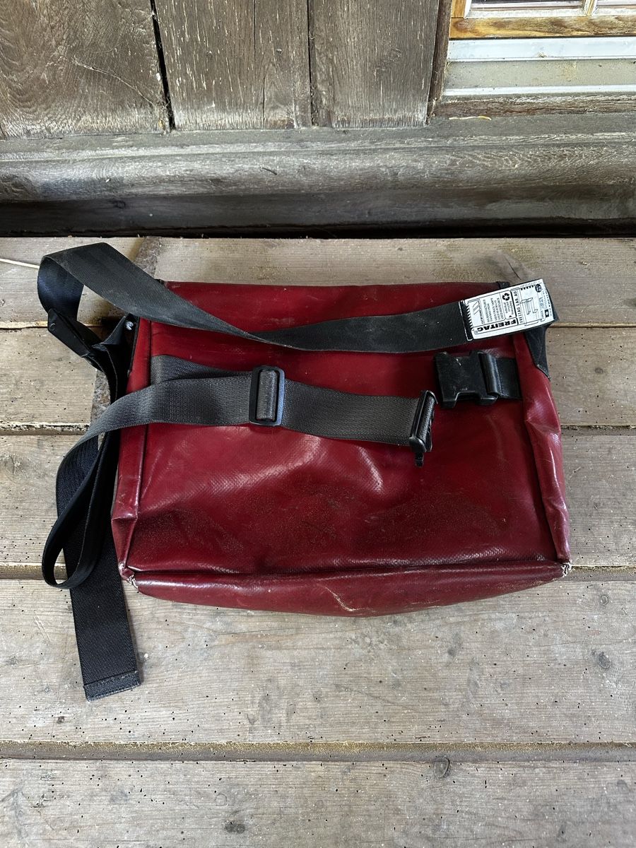 Freitag Sonstige Kleidung & Accessoires: Sac Freitag rouge bordeaux – Gebraucht aus Grossaffoltern von BerigerHandwerk 1