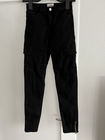 Schwarze Cargohose Gr. 36,Skinny Fit, Reissverschluss