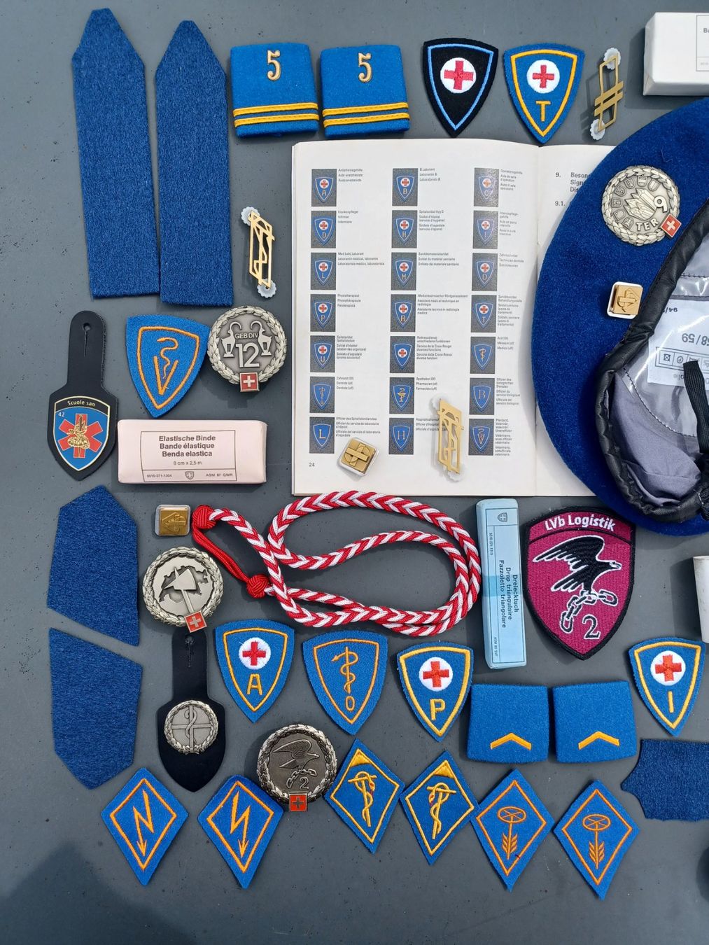 Schweizer Armee Uniformi: Lot alte Abzeichen, Sanität – Usato da Horw venduto da Mikesch108 1