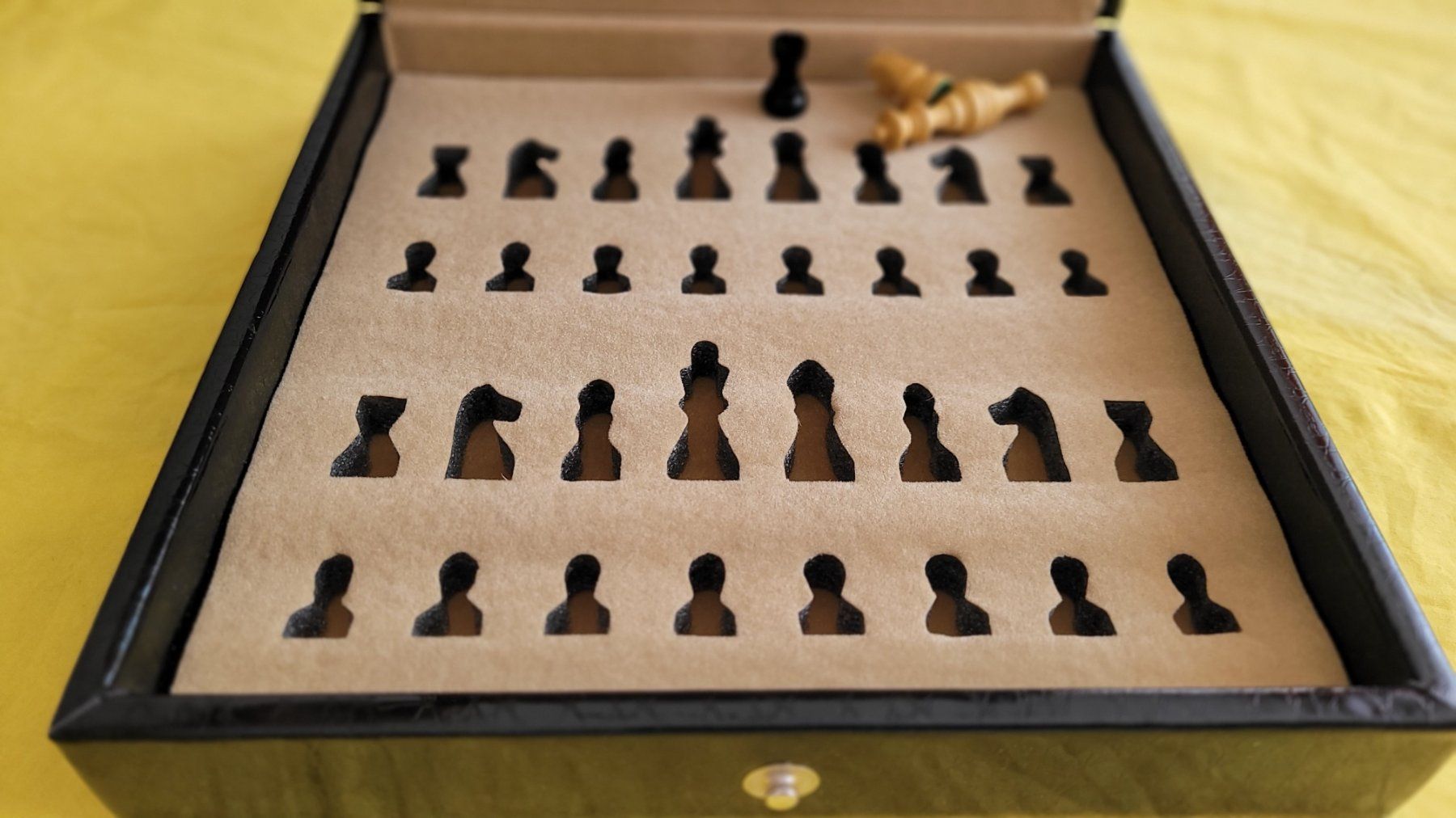 Giochi: LUX - MAGNETISCH KUNSTLEDER KOMPLETTE - NEU !! – Usato da Chur venduto da Artona0903 5