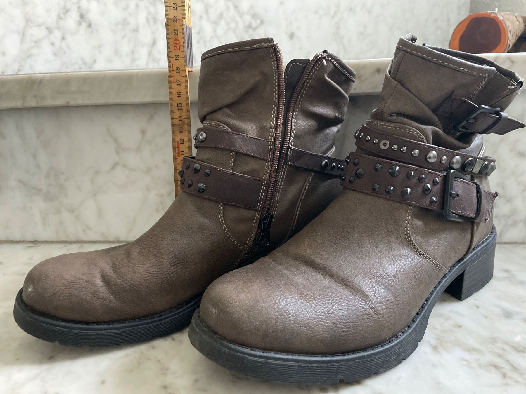 Tom Tailor Damenschuhe: Braune Stiefletten Boots Tom Tailer Gr.40 – Gebraucht aus Küssnacht am Rigi von Monimaus03 1