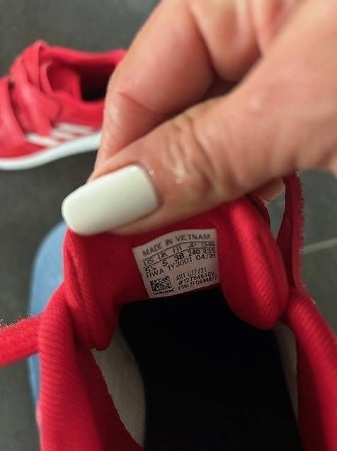 Scarpe per ragazzi: Adidas Turnschuhe neu Grösse 38 – Usato da Lyss venduto da af123 1