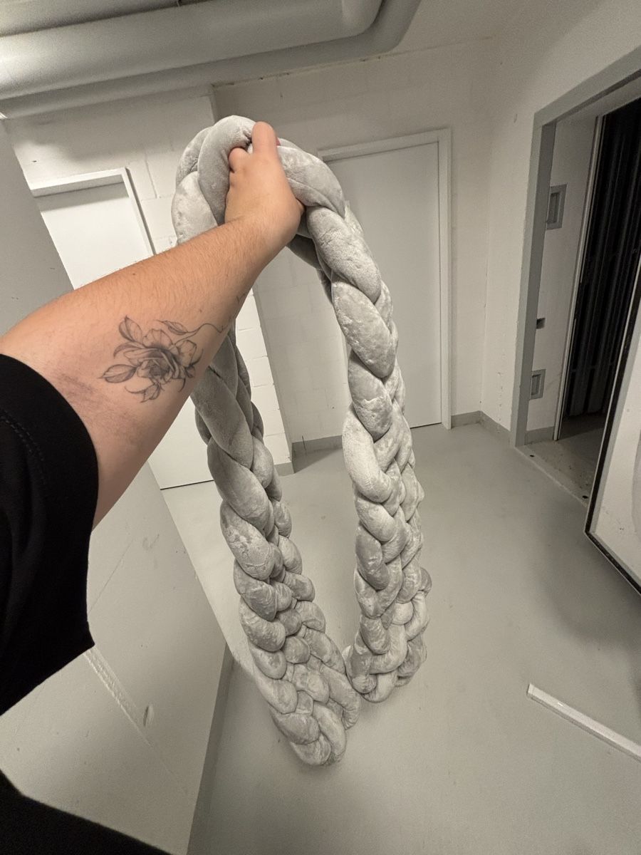 Kissen: Bettschlange, Grau – Gebraucht aus Schleinikon von Jessica_Lutishi 1